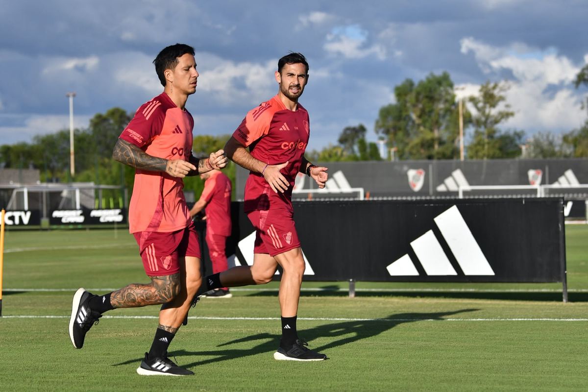 Entrenamiento del plantel en la cancha